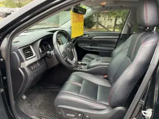 Toyota Highlander 2019 con tracción en las cuatro ruedas SE 4dr SUV