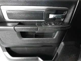 Ram 1500 Clásico 2021 4x4 SLT 4dr Cabina de Crew 5.5 ft. Pickup
