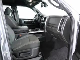 Ram 1500 Clásico 2021 4x4 SLT 4dr Cabina de Crew 5.5 ft. Pickup