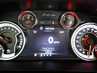 Ram 1500 Clásico 2021 4x4 SLT 4dr Cabina de Crew 5.5 ft. Pickup