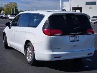 Chrysler Voyager 2024 LX 4dr Minivan