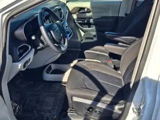 Chrysler Voyager 2024 LX 4dr Minivan