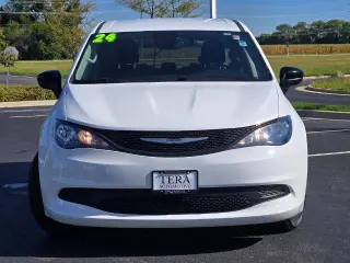 Chrysler Voyager 2024 LX 4dr Minivan
