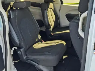 Chrysler Voyager 2024 LX 4dr Minivan