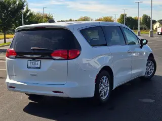Chrysler Voyager 2024 LX 4dr Minivan