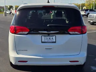 Chrysler Voyager 2024 LX 4dr Minivan