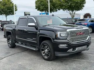 GMC Sierra 1500 2017 4x4 Denali 4dr Crew Cab 5.8 ft. SB