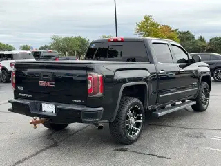 GMC Sierra 1500 2017 4x4 Denali 4dr Crew Cab 5.8 ft. SB