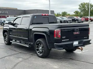 GMC Sierra 1500 2017 4x4 Denali 4dr Crew Cab 5.8 ft. SB