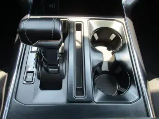 Ford F-150 2023 4x4 XLT 4dr SuperCrew con remolque de 6.5 pies SB