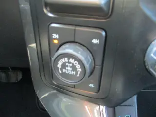Ford F-150 2023 4x4 XLT 4dr SuperCrew con remolque de 6.5 pies SB