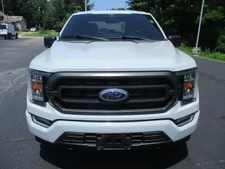 Ford F-150 2023 4x4 XLT 4dr SuperCrew con remolque de 6.5 pies SB