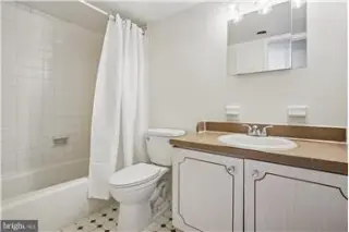 Propiedad de alquiler con 0 dormitorios y 1 baño en Arlington