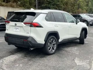 Toyota RAV4 Hybrid 2022 4x4 XLE Premium 4p SUV