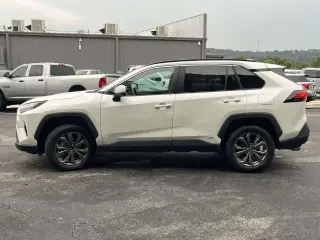 Toyota RAV4 Hybrid 2022 4x4 XLE Premium 4p SUV