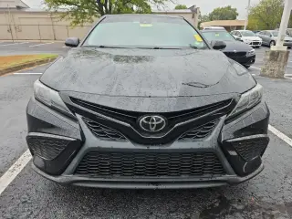 Toyota Camry 2022 SE Sedán de 4 puertas