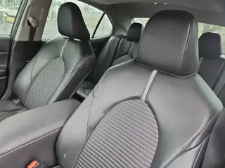 Toyota Camry 2022 SE Sedán de 4 puertas