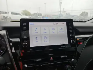Toyota Camry 2022 SE Sedán de 4 puertas