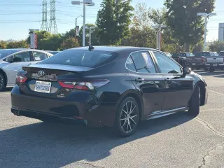 Toyota Camry Hybrid 2024 SE 4p Sedan