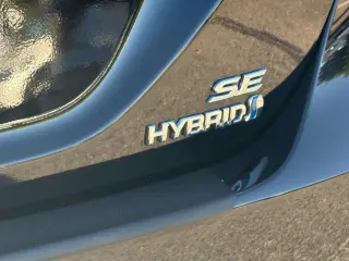 Toyota Camry Hybrid 2024 SE 4p Sedan