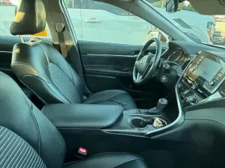 Toyota Camry 2022 SE Sedán 4 puertas