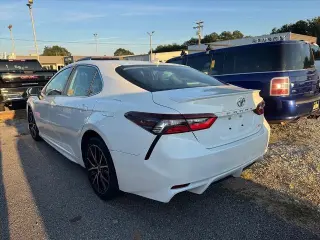 Toyota Camry 2022 SE Sedán 4 puertas