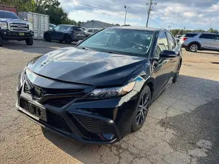 Toyota Camry 2024 SE Sedán de 4 puertas