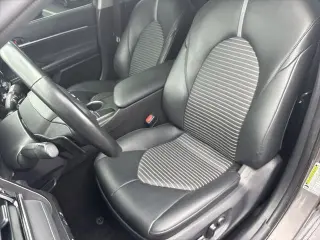 Toyota Camry 2023 SE Sedán de 4 puertas