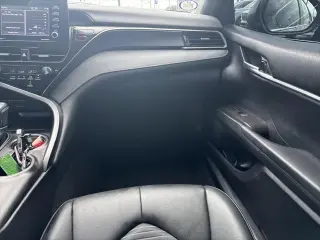 Toyota Camry 2023 SE Sedán de 4 puertas