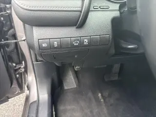 Toyota Camry 2023 SE Sedán de 4 puertas