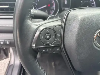 Toyota Camry 2023 SE Sedán de 4 puertas