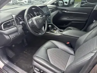 Toyota Camry 2023 SE Sedán de 4 puertas