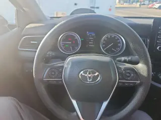 Toyota Camry Híbrido 2021 LE 4p Sedán