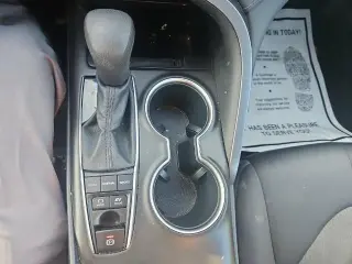 Toyota Camry Híbrido 2021 LE 4p Sedán