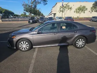Toyota Camry Híbrido 2021 LE 4p Sedán