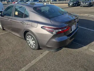Toyota Camry Híbrido 2021 LE 4p Sedán