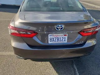 Toyota Camry Híbrido 2021 LE 4p Sedán