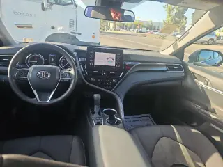 Toyota Camry Híbrido 2021 LE 4p Sedán