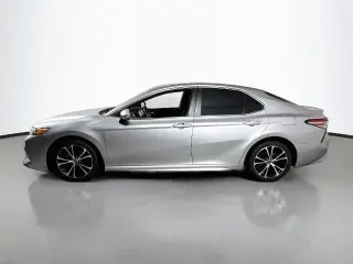 Toyota Camry 2018 SE Sedán de 4 puertas
