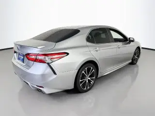 Toyota Camry 2018 SE Sedán de 4 puertas