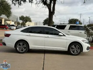 Volkswagen Jetta 2023 SE 4dr Sedán