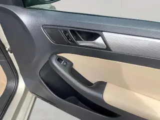 Volkswagen Jetta 2015 SE Sedán 4 puertas 6A