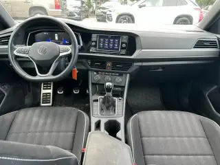 Volkswagen Jetta 2024 Sport 4p Sedan 6M