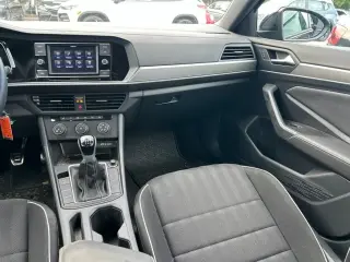 Volkswagen Jetta 2024 Sport 4p Sedan 6M