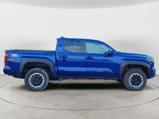 Toyota Tacoma 2024 4x4 SR5 4dr Cabina Doble 5.0 ft CB