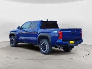 Toyota Tacoma 2024 4x4 SR5 4dr Cabina Doble 5.0 ft CB