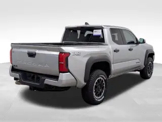 Toyota Tacoma 2024 4x4 TRD Todo Terreno 4p Doble Cabina 5.0 ft CB 8A