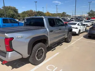 Toyota Tacoma 2025 4x4 SR5 4p Doble Cab 5.0 ft SB