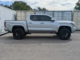 Toyota Tacoma 2025 4x4 SR5 4dr Double Cab 5.0 ft SB
