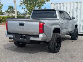 Toyota Tacoma 2025 4x4 SR5 4dr Double Cab 5.0 ft SB
